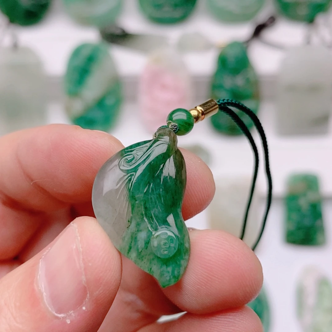 超***…独山玉未镶嵌颈饰