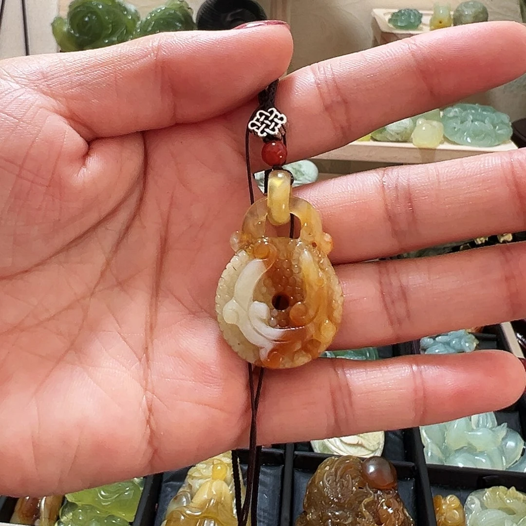 蛇纹石玉颈饰未镶嵌