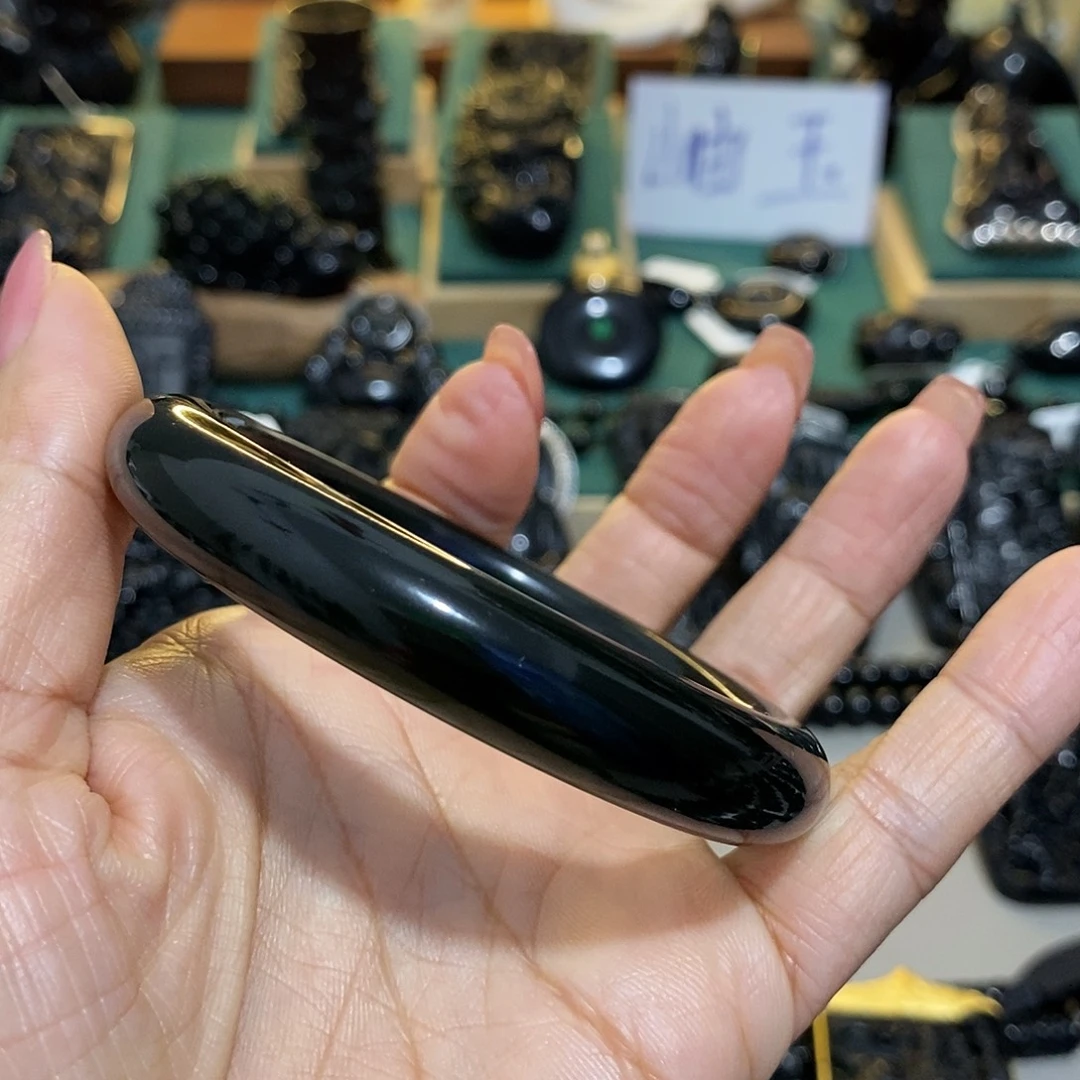如***意未镶嵌蛇纹石玉颈饰