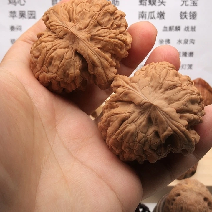 把件文玩核桃是****.龙鼎，边52，肚子差尺