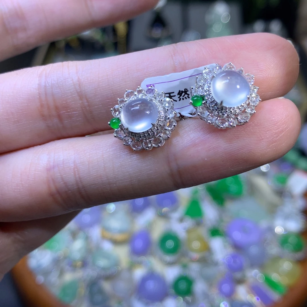 颈饰18K金镶嵌翡翠