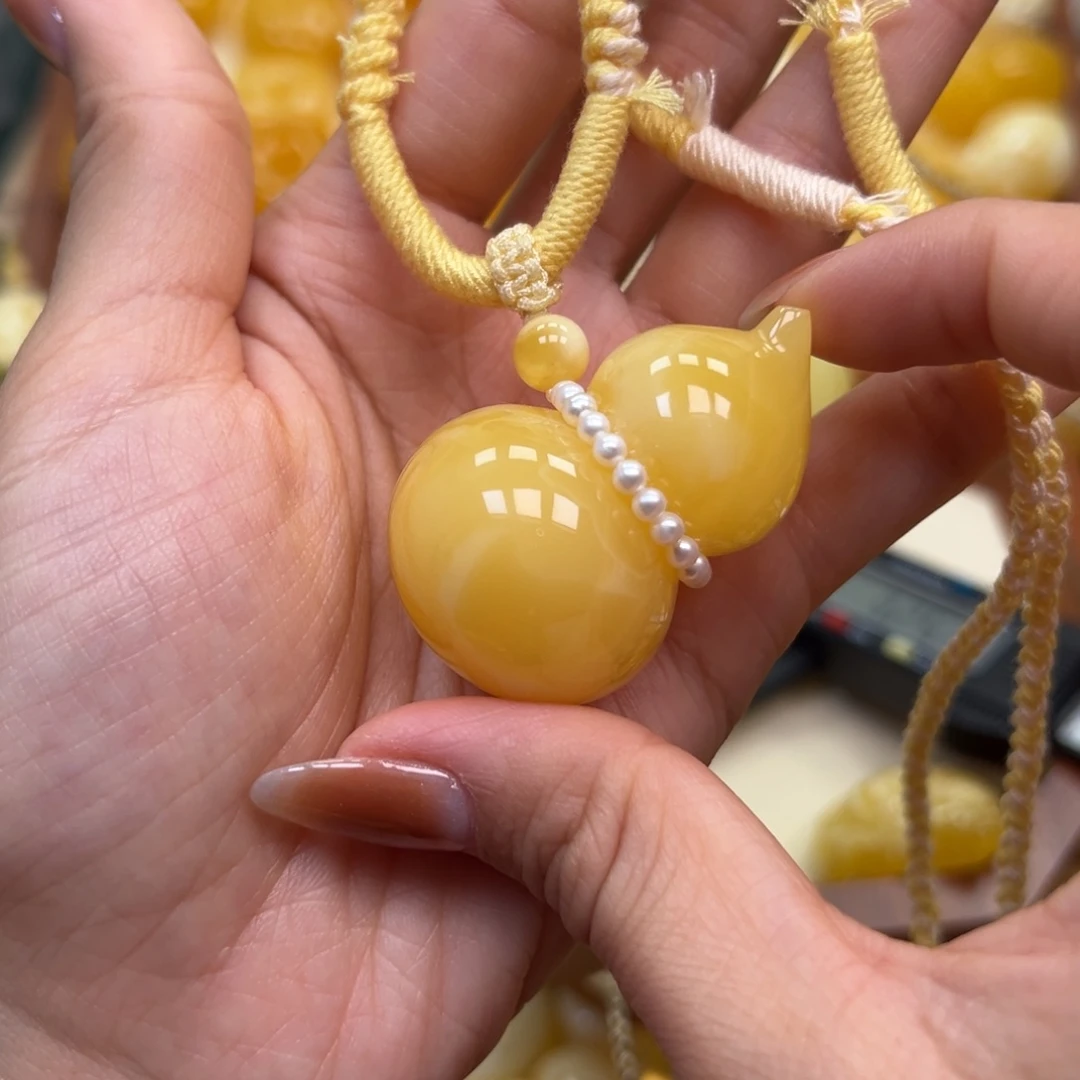 琥珀未镶嵌颈饰蜜蜡
