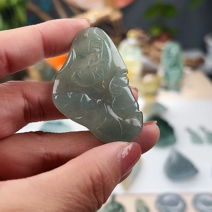 翡翠未镶嵌颈饰荷叶鱼