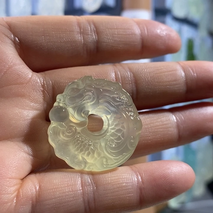 岫玉未镶嵌颈饰吊坠