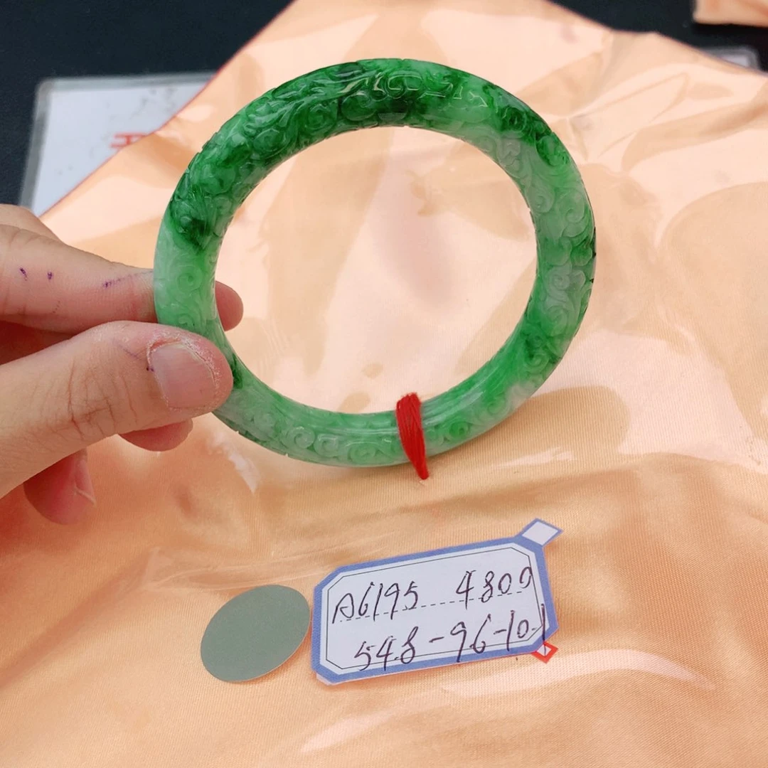 翡翠手镯未镶嵌我