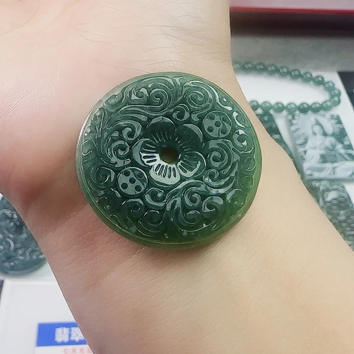 颈饰未镶嵌翡翠多样性