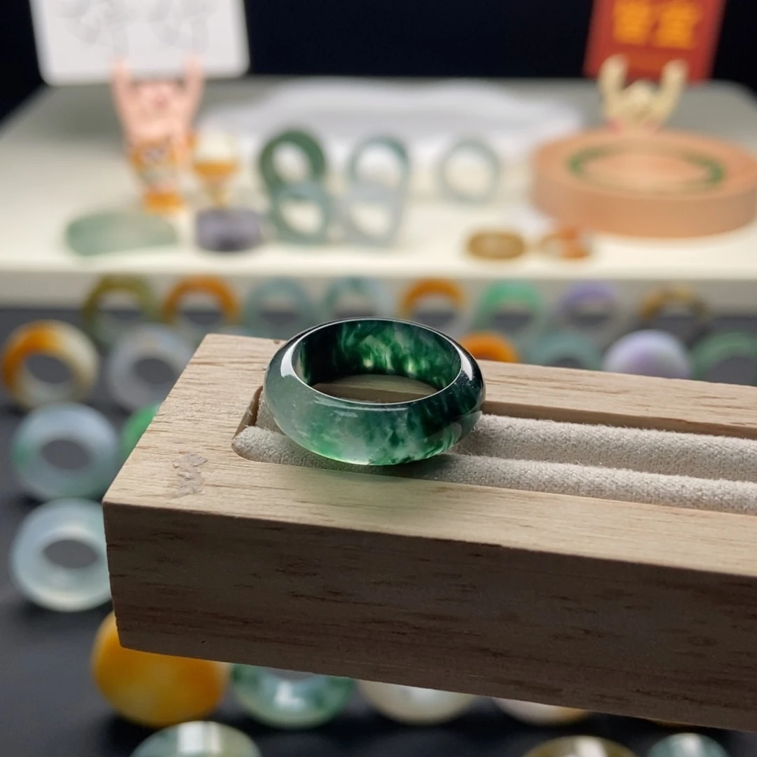 翡翠戒指未镶嵌这***了成品