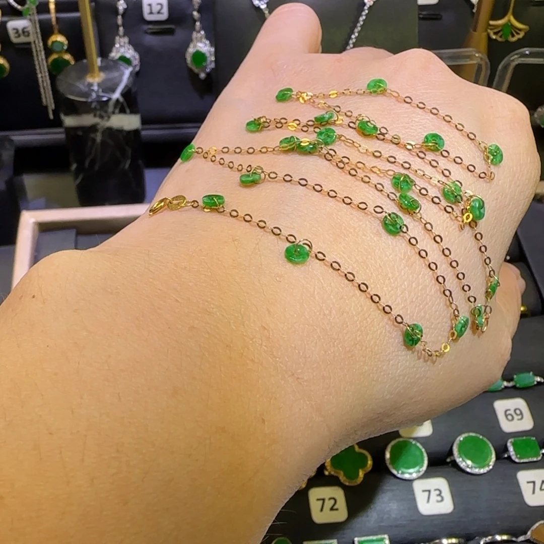 颈饰18K金镶嵌翡翠满天星