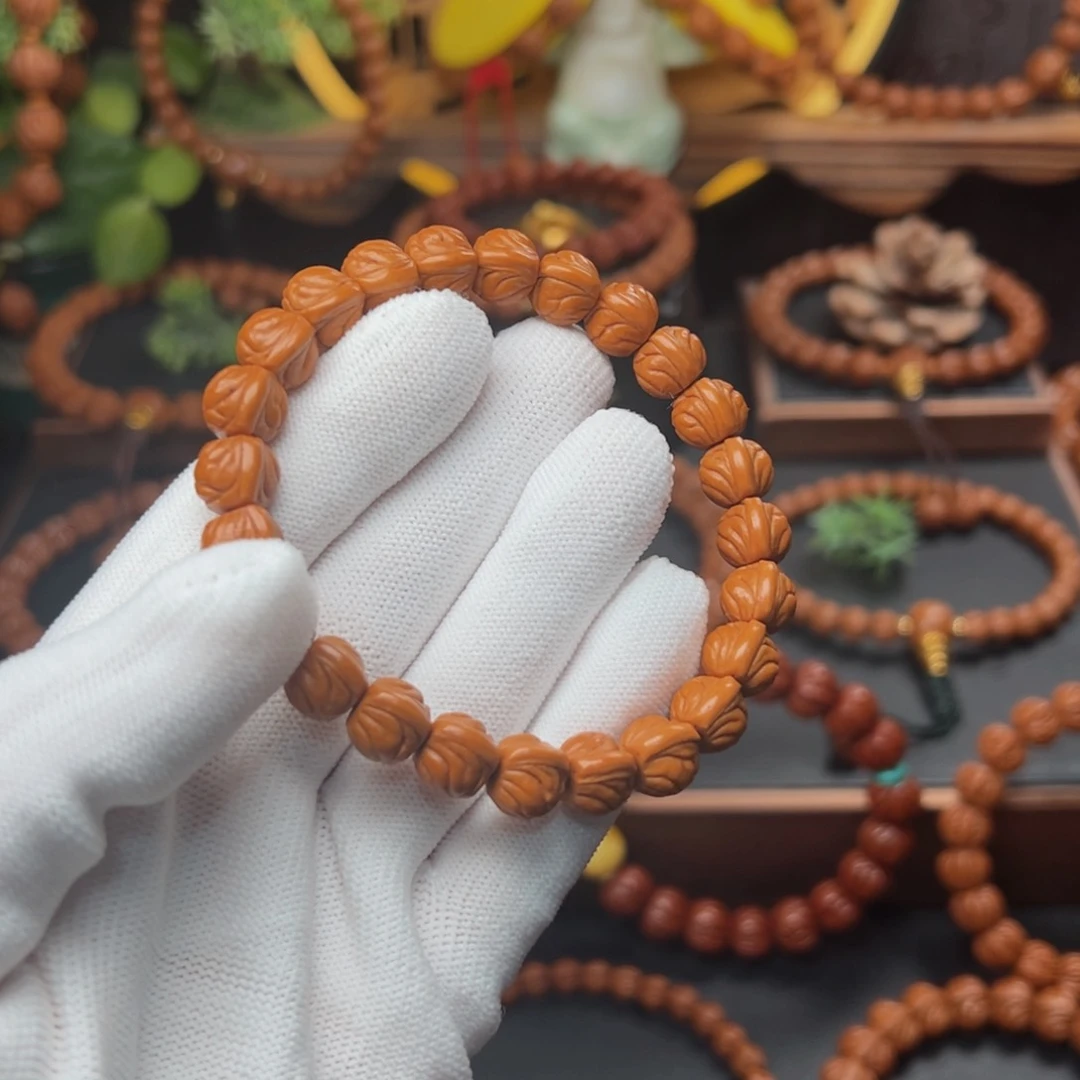 吊坠桃核在****下1.0野生金玉龙手串