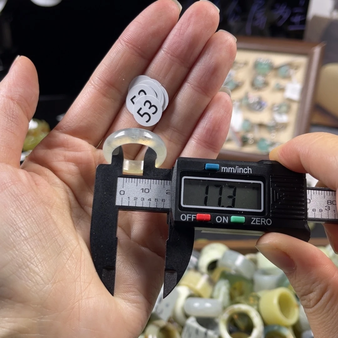 蛇纹石玉未镶嵌戒指