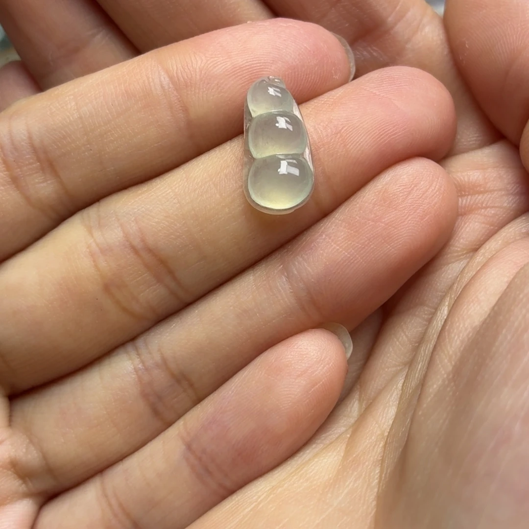 翡翠未镶嵌颈饰晴底豆