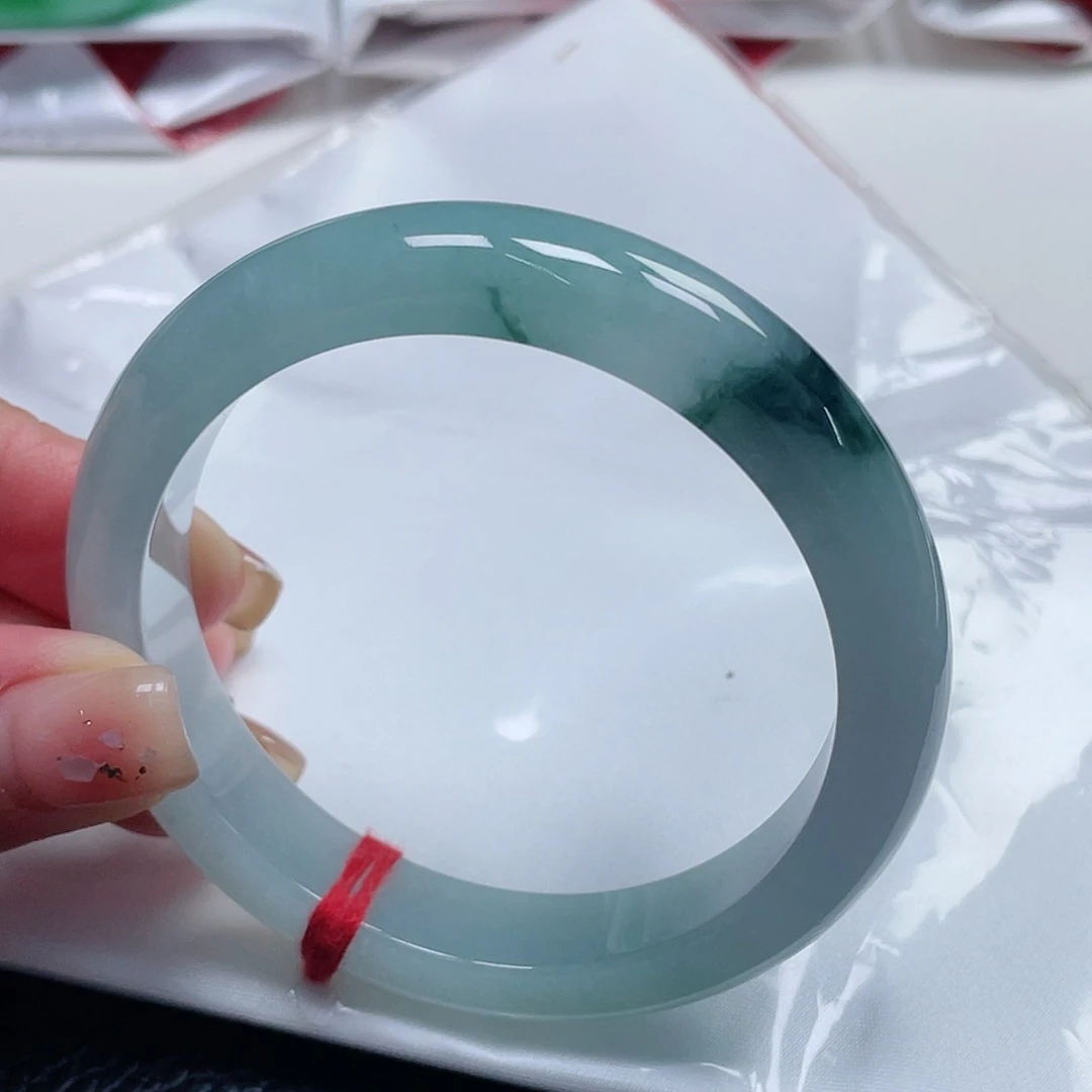 翡翠手镯未镶嵌缅甸翡翠