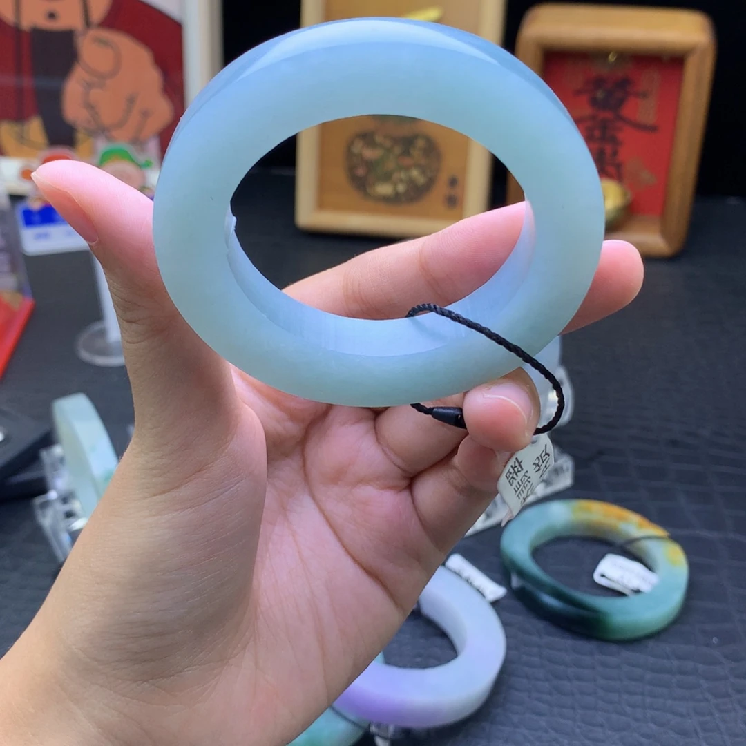 定制翡翠未镶嵌翡翠手镯