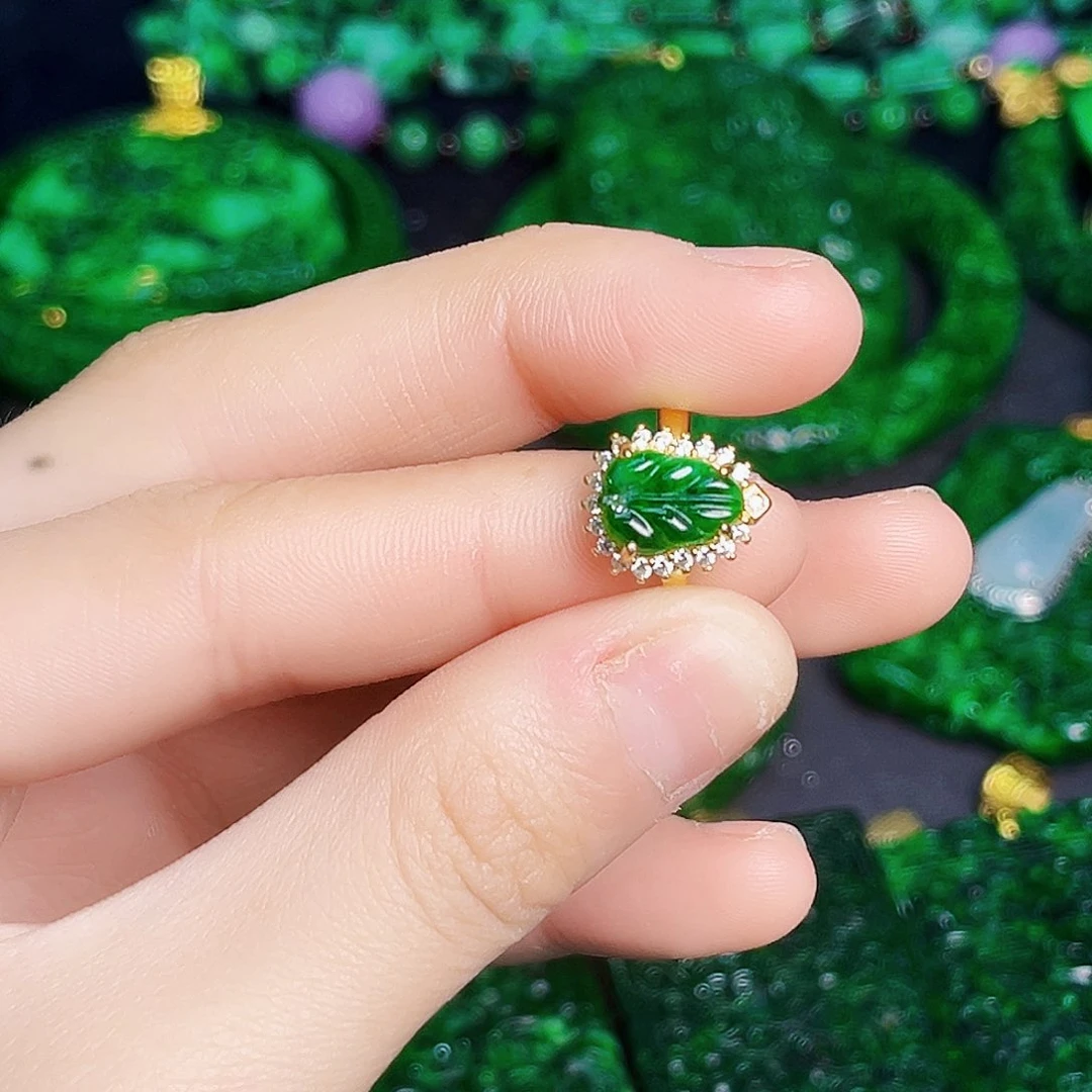 颈饰银S925镶嵌翡翠多样性