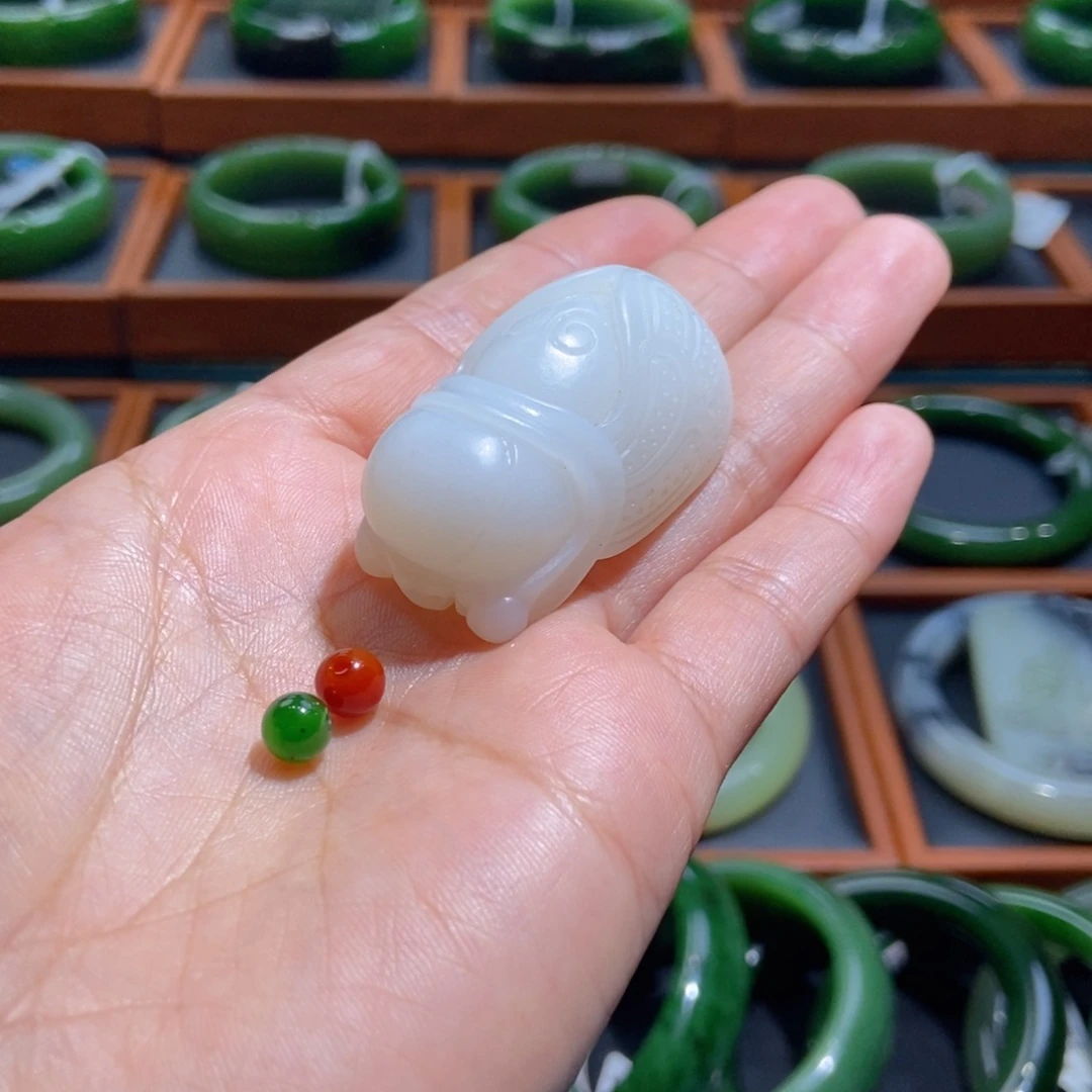 芋***紙和田玉（白玉）未镶嵌颈饰俄白蝉