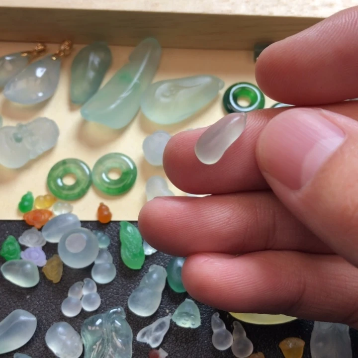 定制翡翠未镶嵌挂件