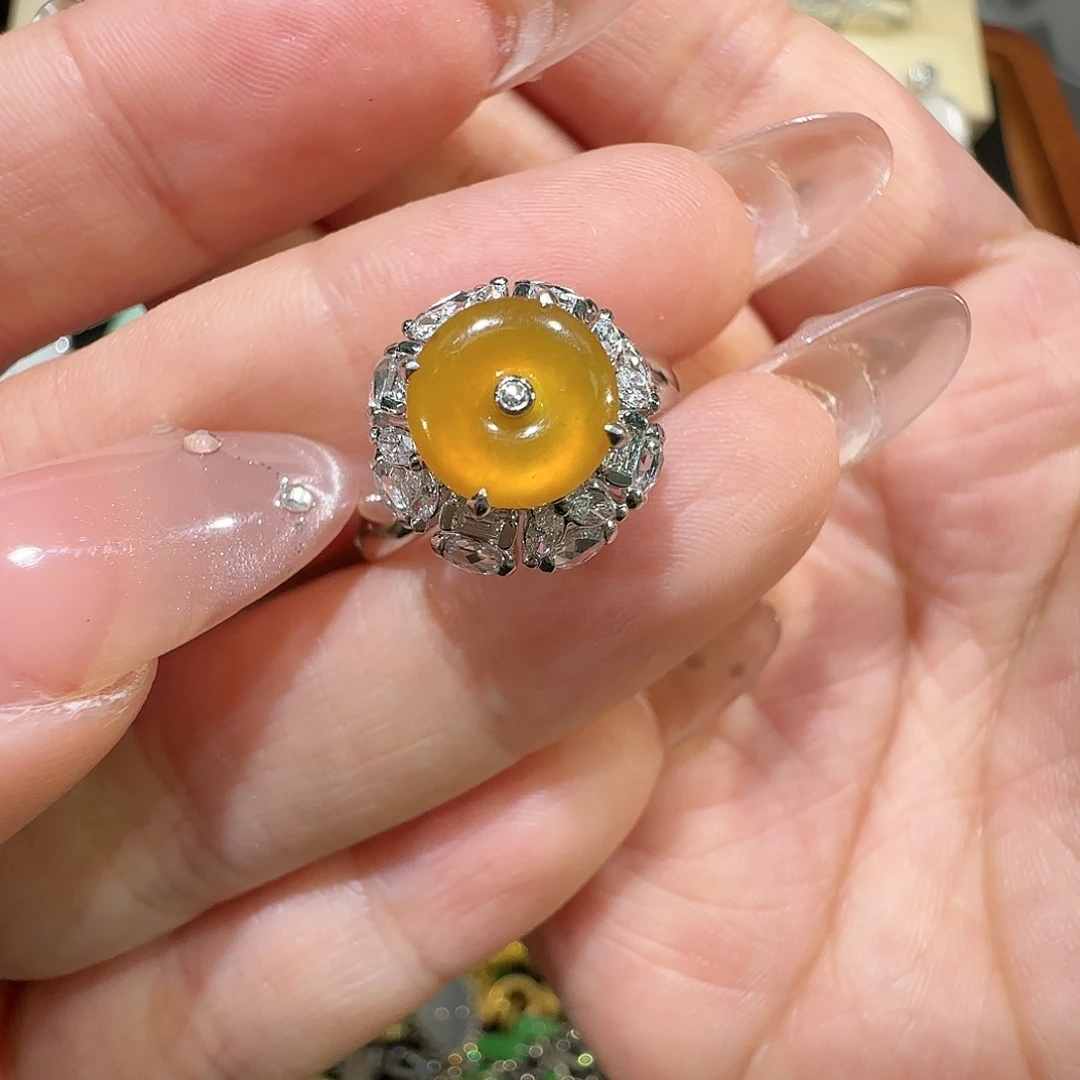 【闪购商品】18K金镶嵌戒指翡翠