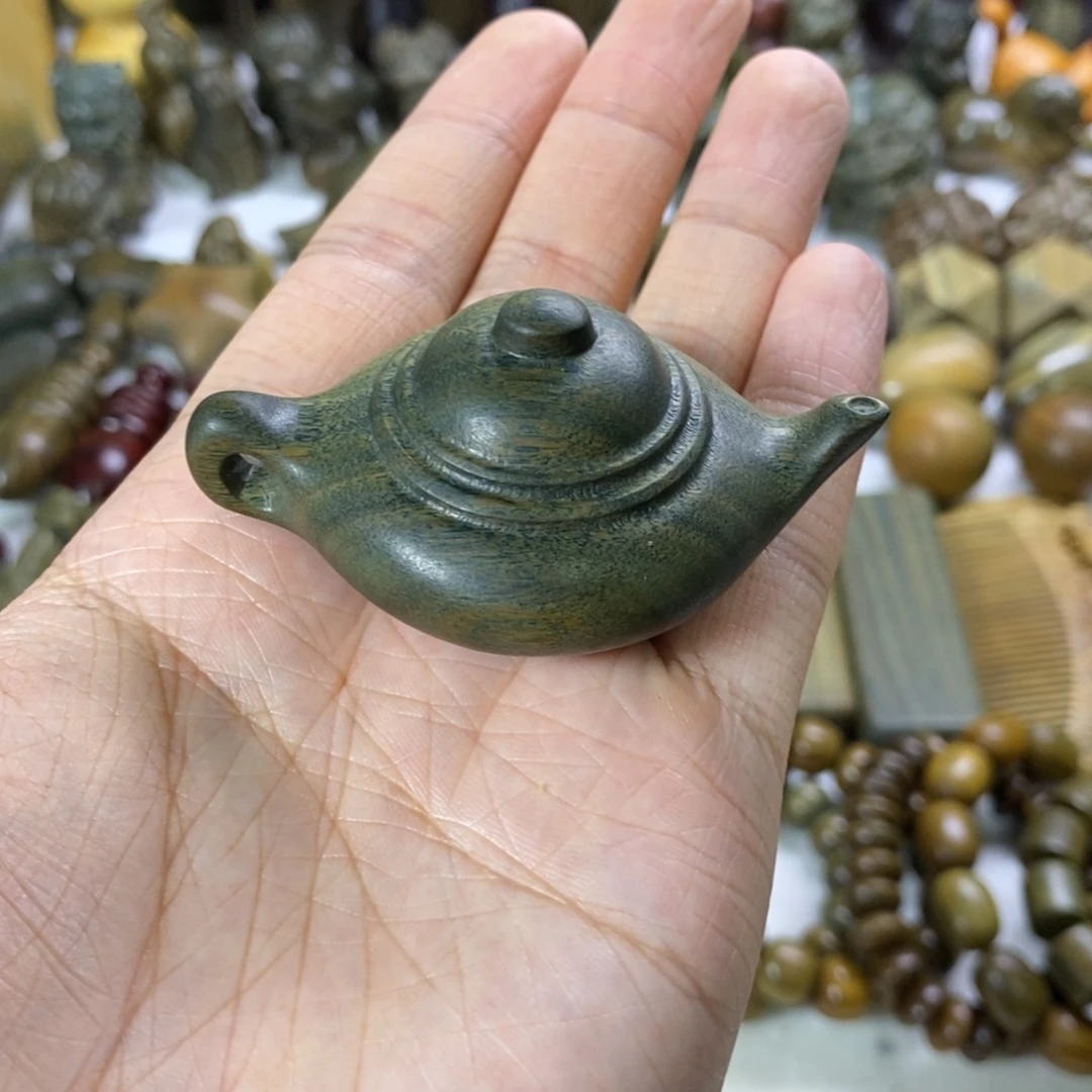 风***己木绿檀木料手把件