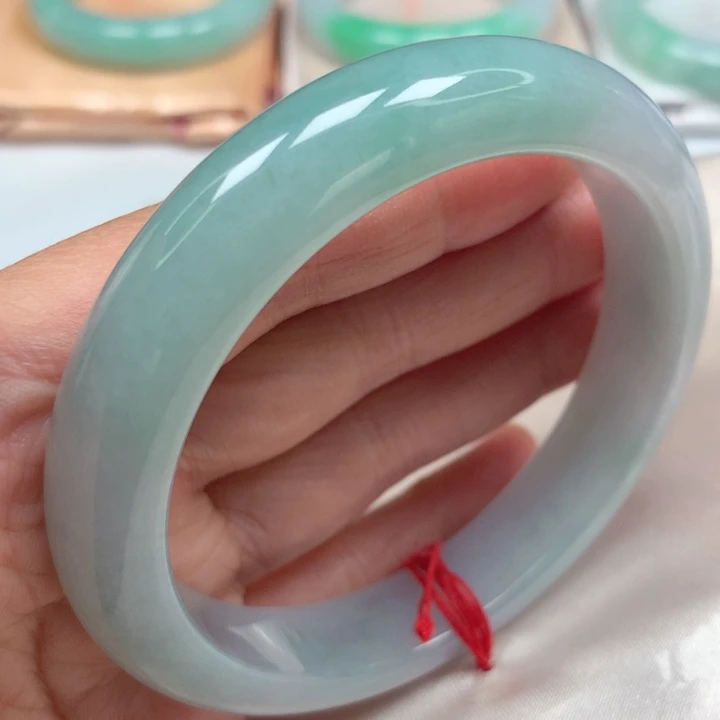 翡翠手镯未镶嵌冰胶半山水