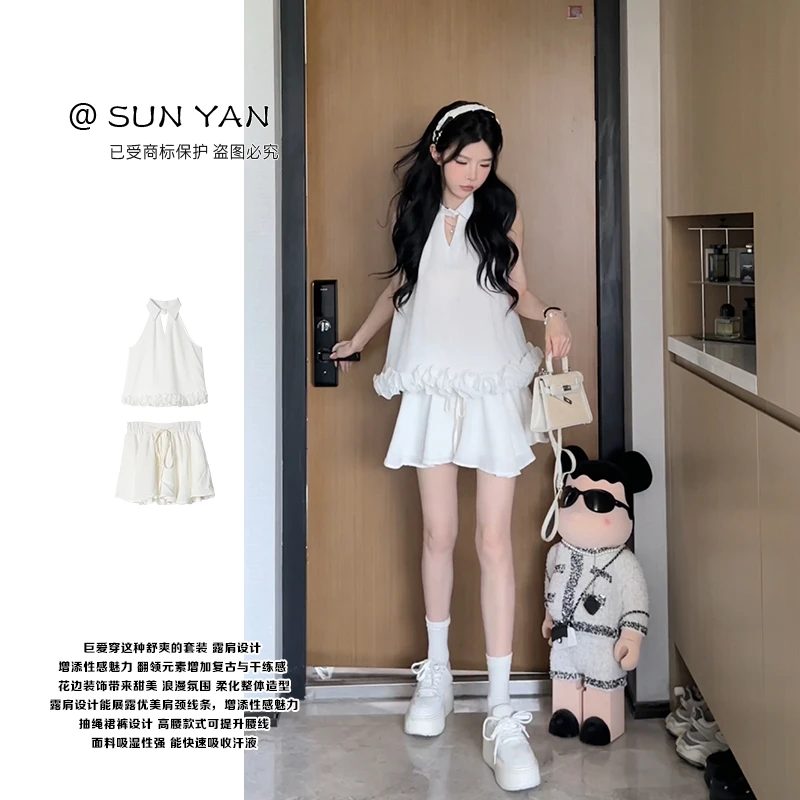 孙妍夏款【斯汀白茶】套装气质翻领露肩花边上衣+抽绳短裤两件套