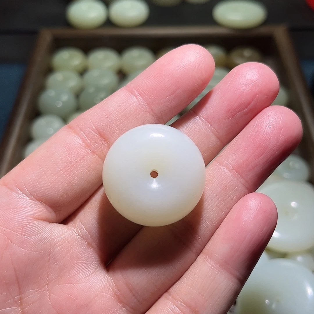 l***g和田玉未镶嵌颈饰