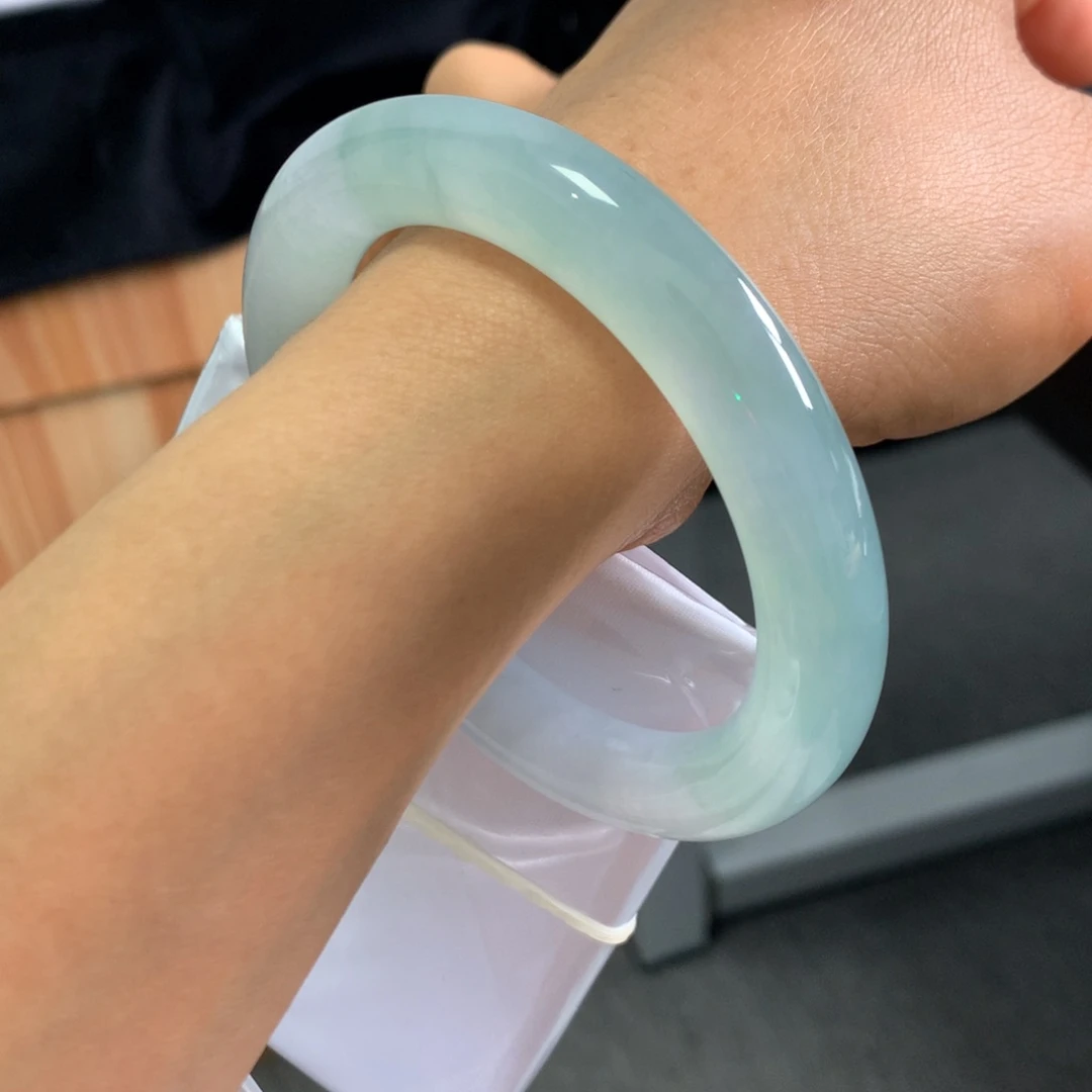 翡翠手镯未镶嵌手镯