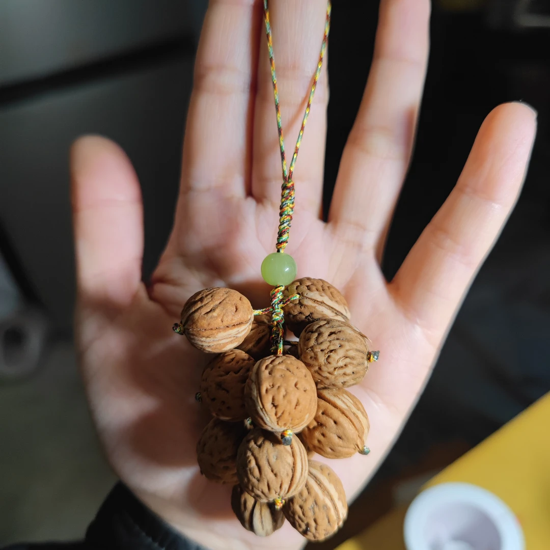 纯手工编制14颗桃核葡萄串挂件，手工作品不退不换，一年四季平安