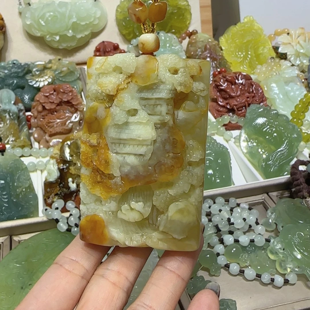 未镶嵌蛇纹石玉吊坠