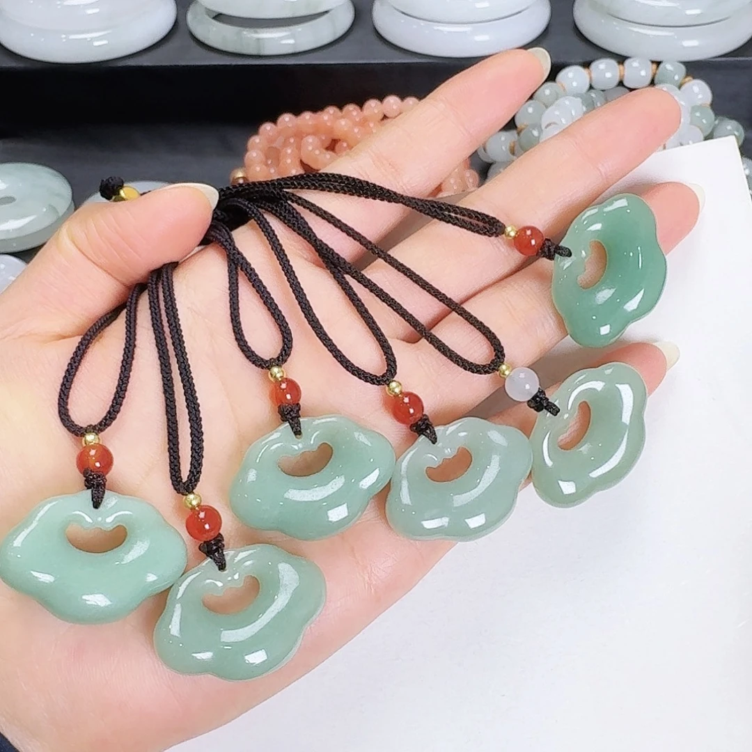 石英质玉未镶嵌颈饰如意锁多样性发其一