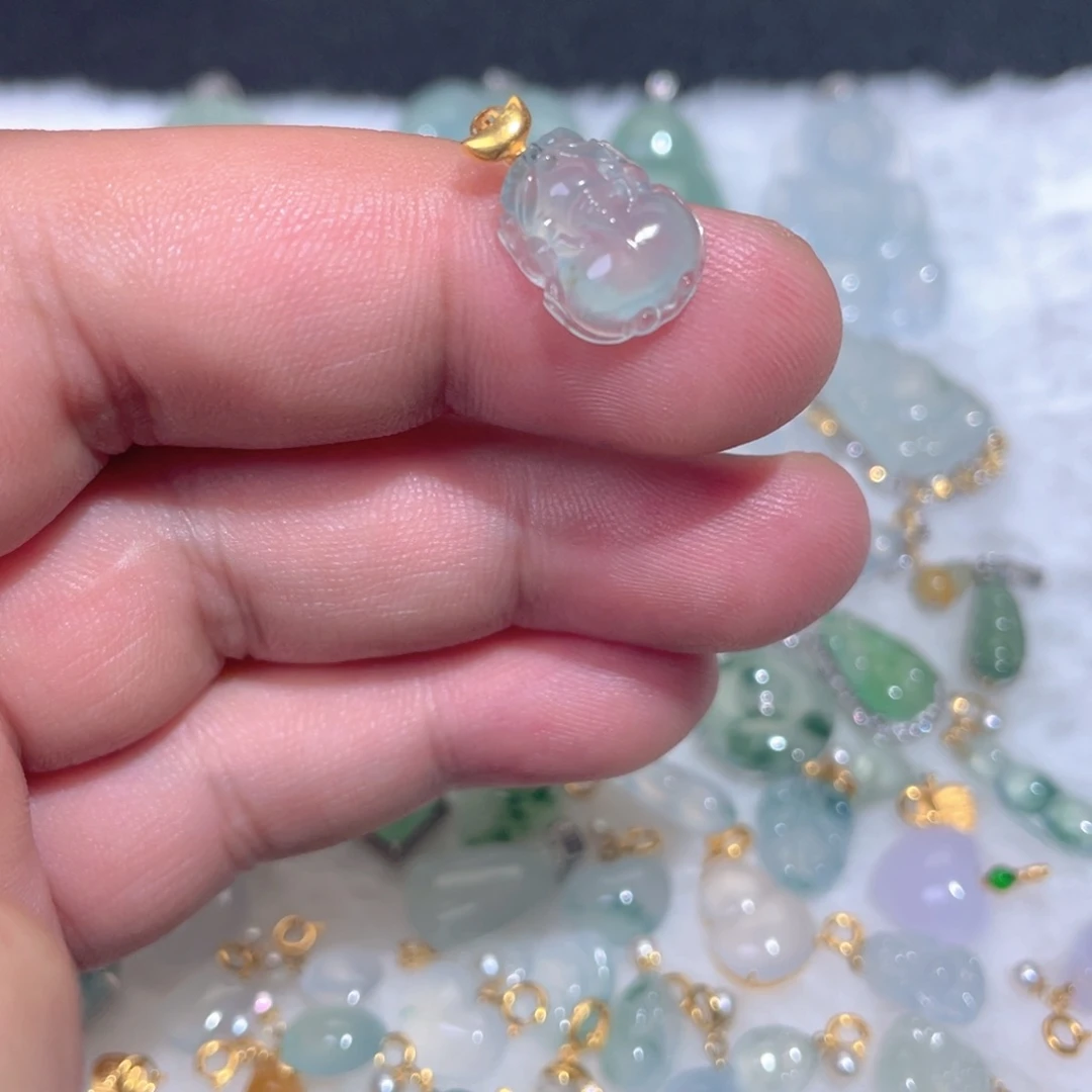 颈饰18K金镶嵌翡翠