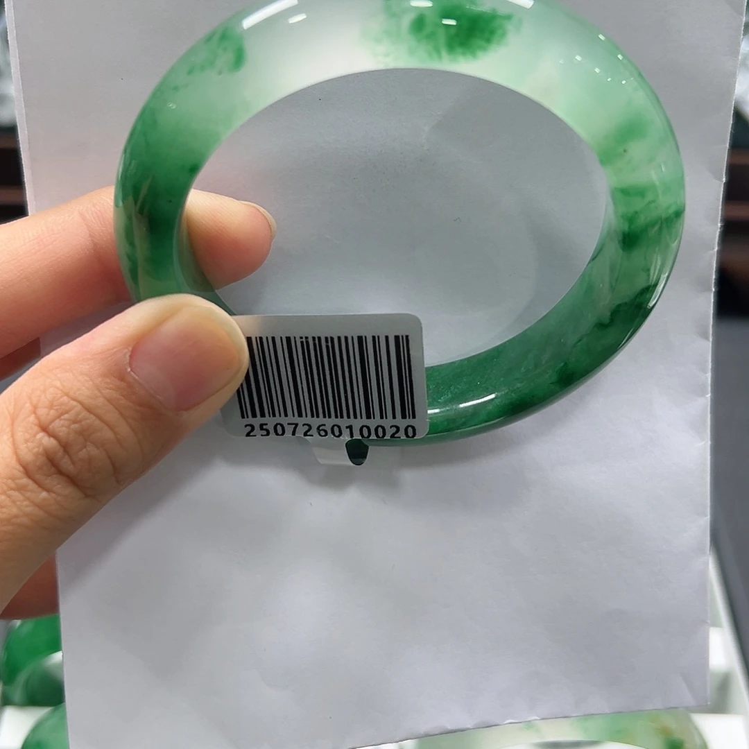 用***2未镶嵌手镯石英质玉