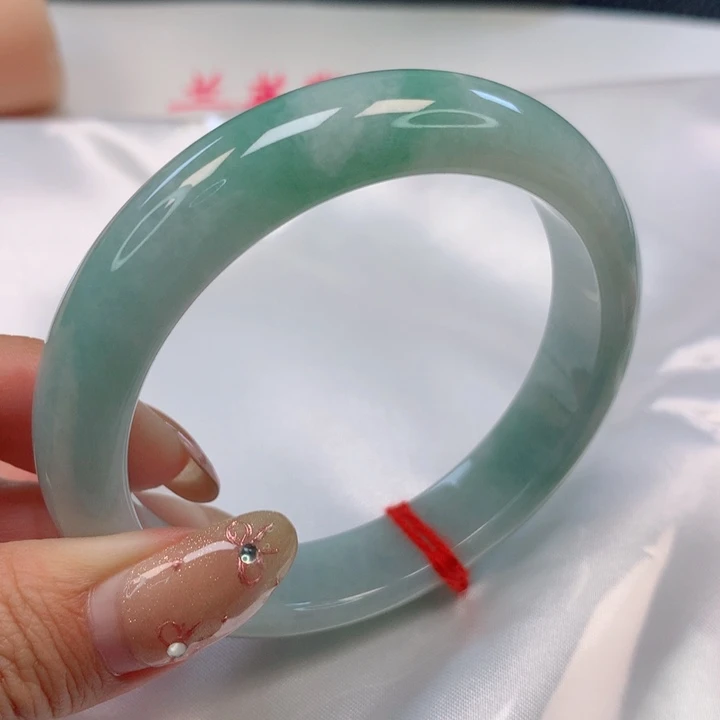 翡翠手镯未镶嵌57圈