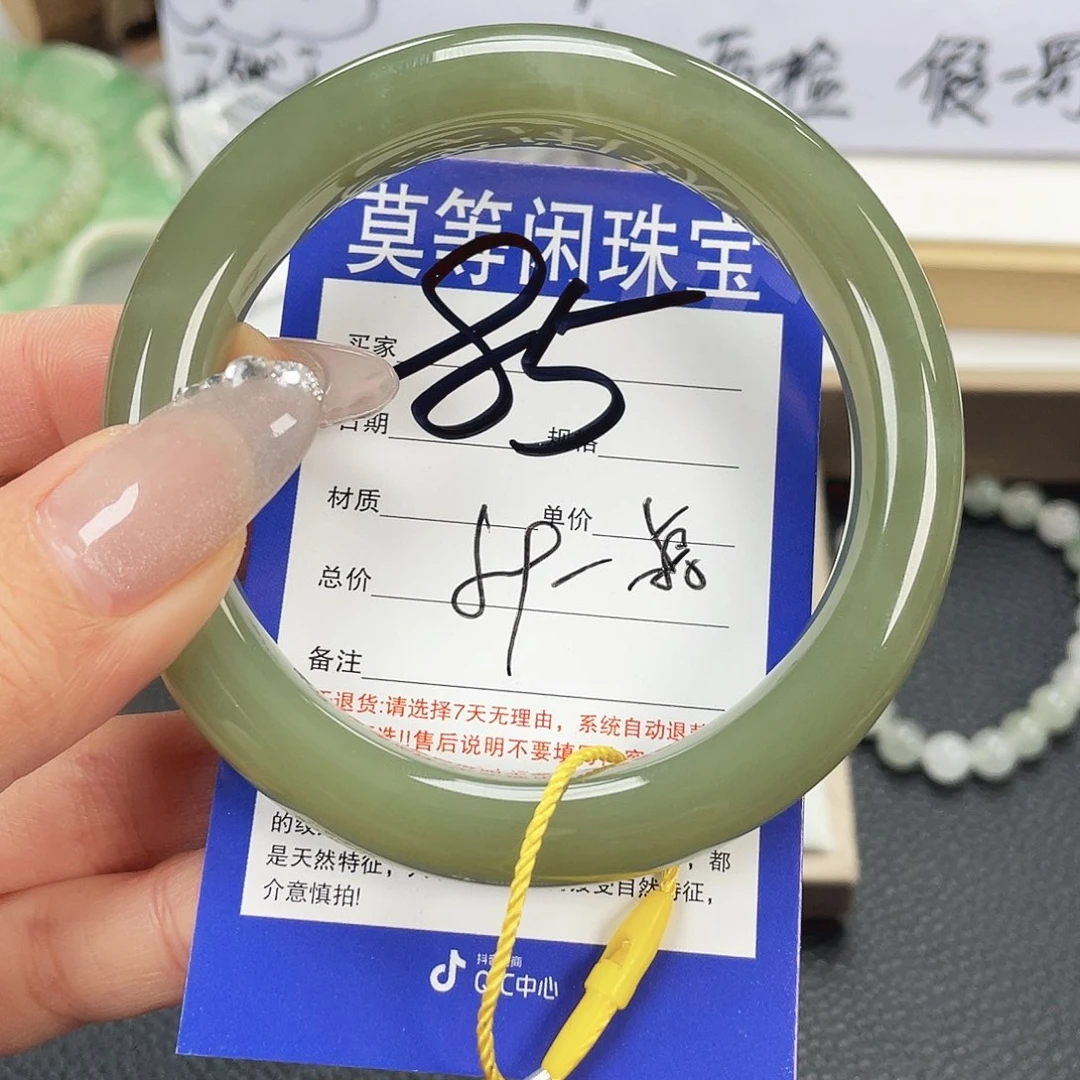 和田玉未镶嵌手镯