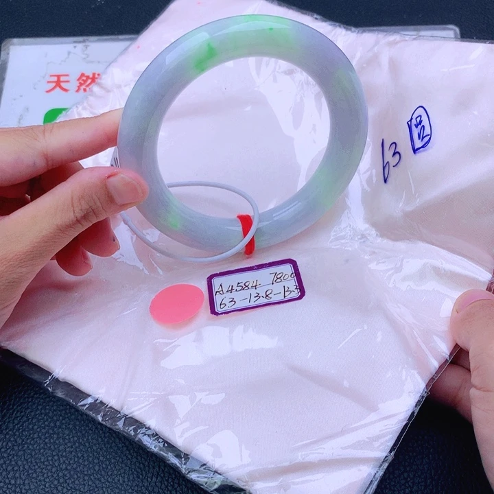 翡翠手镯未镶嵌翡翠