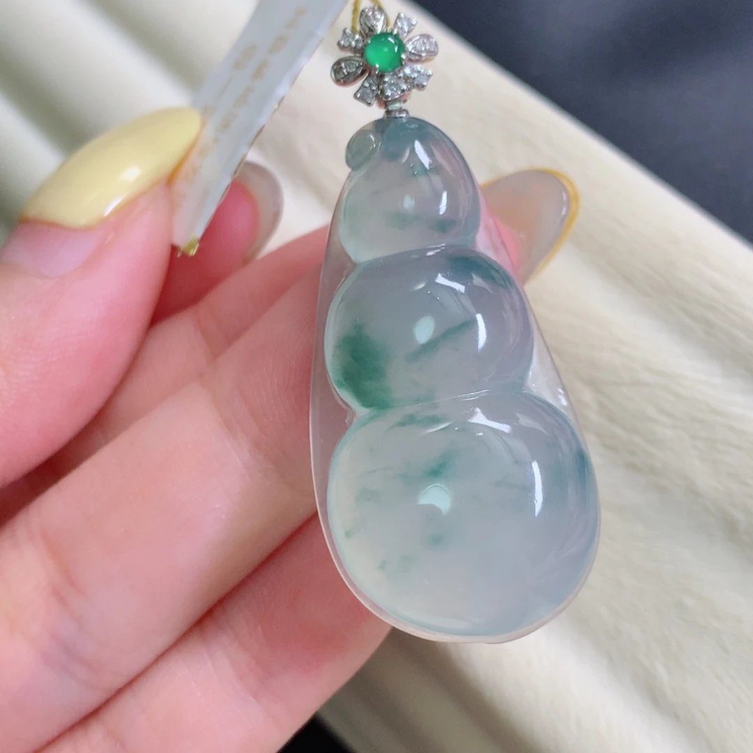 翡翠18K金镶嵌颈饰豆子