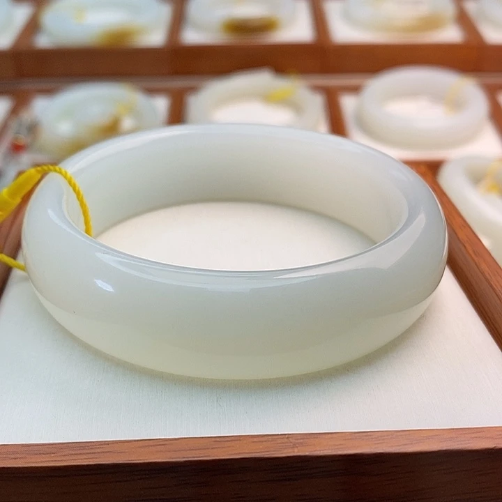 清***也和田玉（白玉）未镶嵌手链