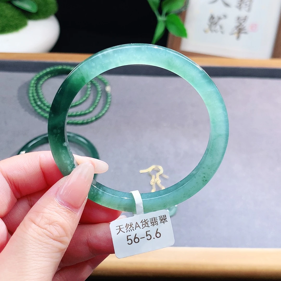 翡翠手镯（圆镯）未镶嵌