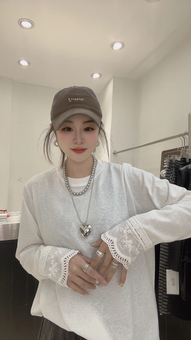 25早春百搭袖口拼接设计正肩T恤