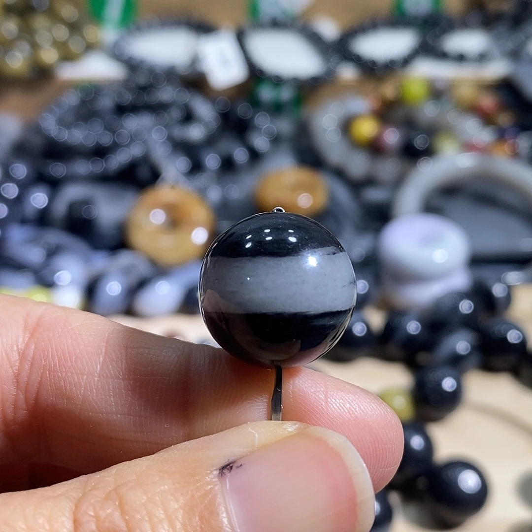 为***力石英质玉未镶嵌手链