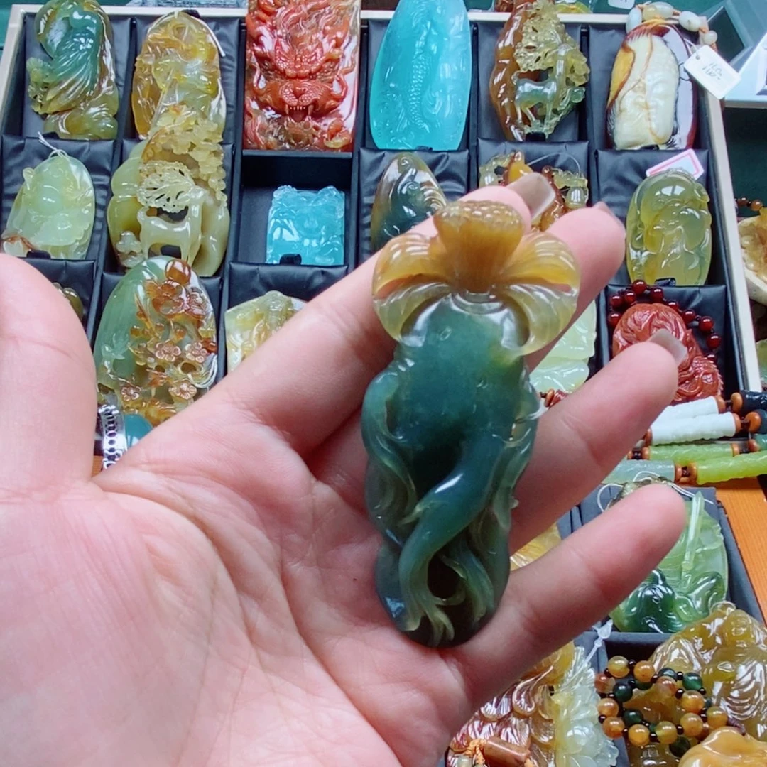 蛇纹石玉未镶嵌颈饰