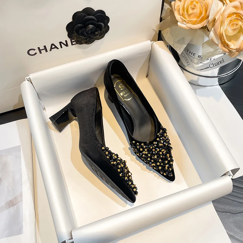 2025春秋新款法式百搭单鞋粗跟尖头气质软皮时尚水钻浅口高跟鞋女