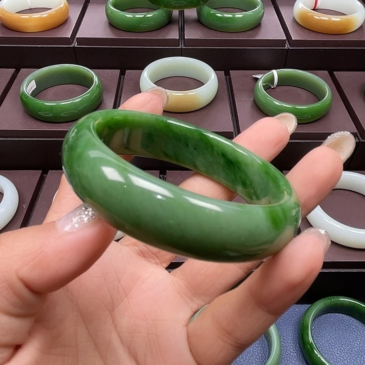 和田玉（碧玉）未镶嵌手镯