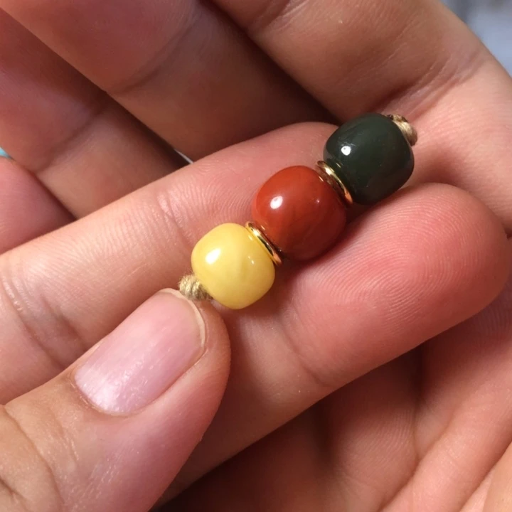 蜜蜡未镶嵌珠宝奇石