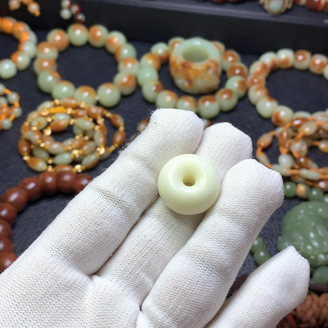 颈饰未镶嵌岫岩河磨玉（透闪石质玉）诺*.