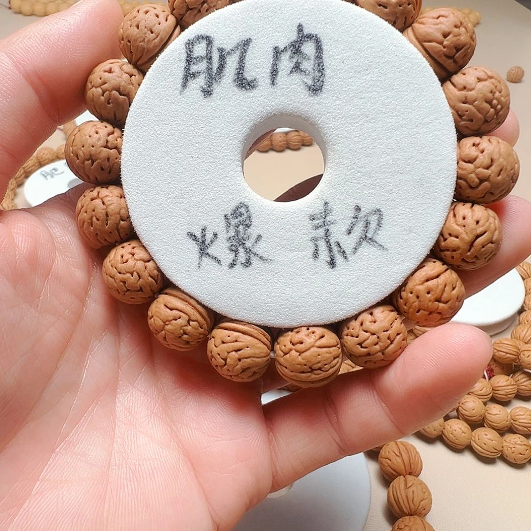 曹***a手串桃核1.4红皮大肌肉精品