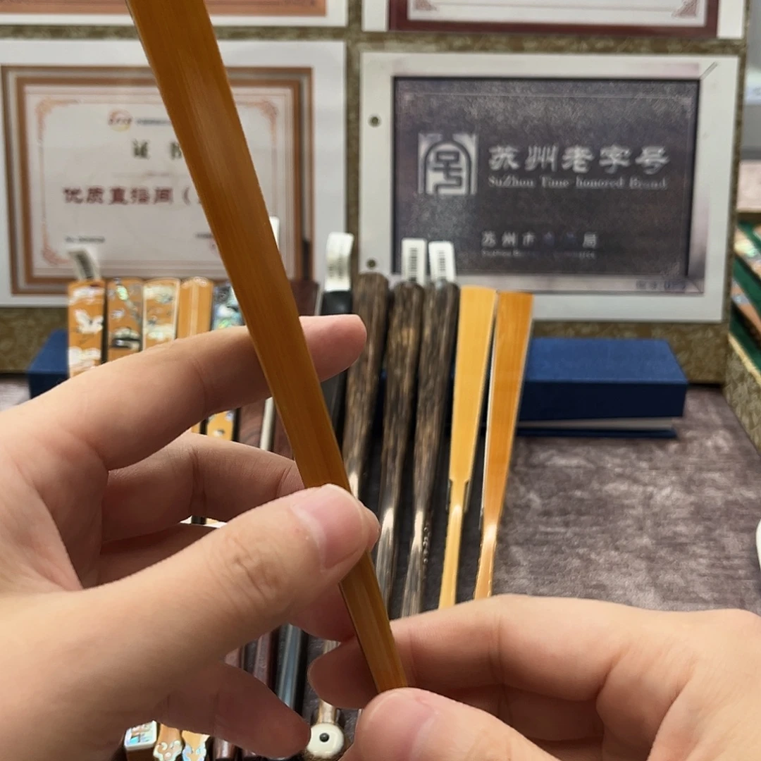 袁***堏扇子手工制作工艺精湛