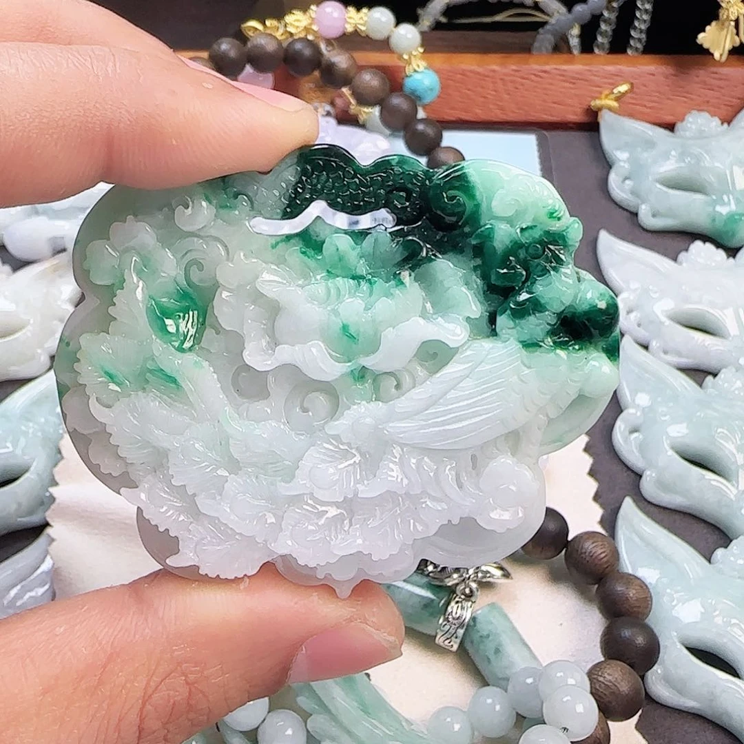 翡翠未镶嵌颈饰凤穿牡丹