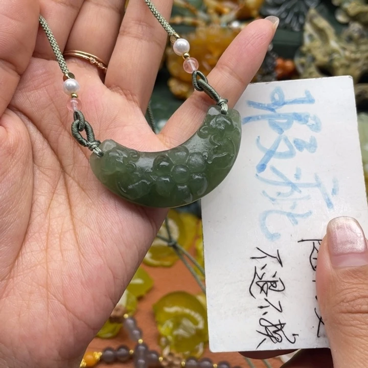 蛇纹石玉未镶嵌吊坠