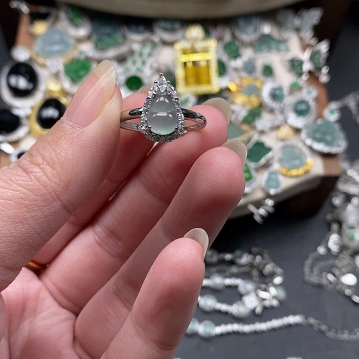 翡翠颈饰未镶嵌翡翠