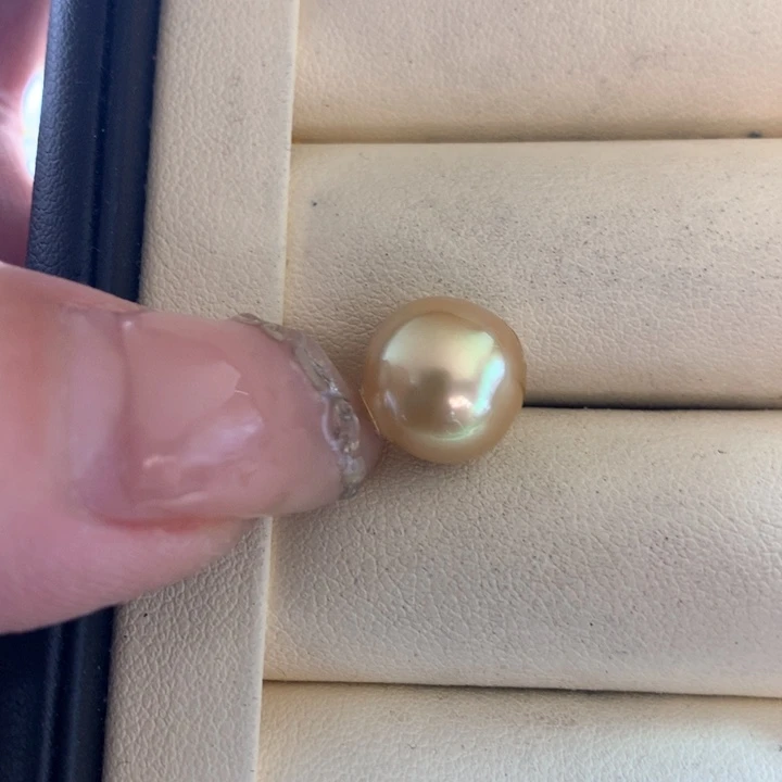 颈饰18K金镶嵌海水珍珠